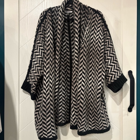 DKNYC Sweaters - DKNYC Oversized Black/White Chevron/ Knit Cardigan Sweater (M)Chic/ CozyGirl/Lux